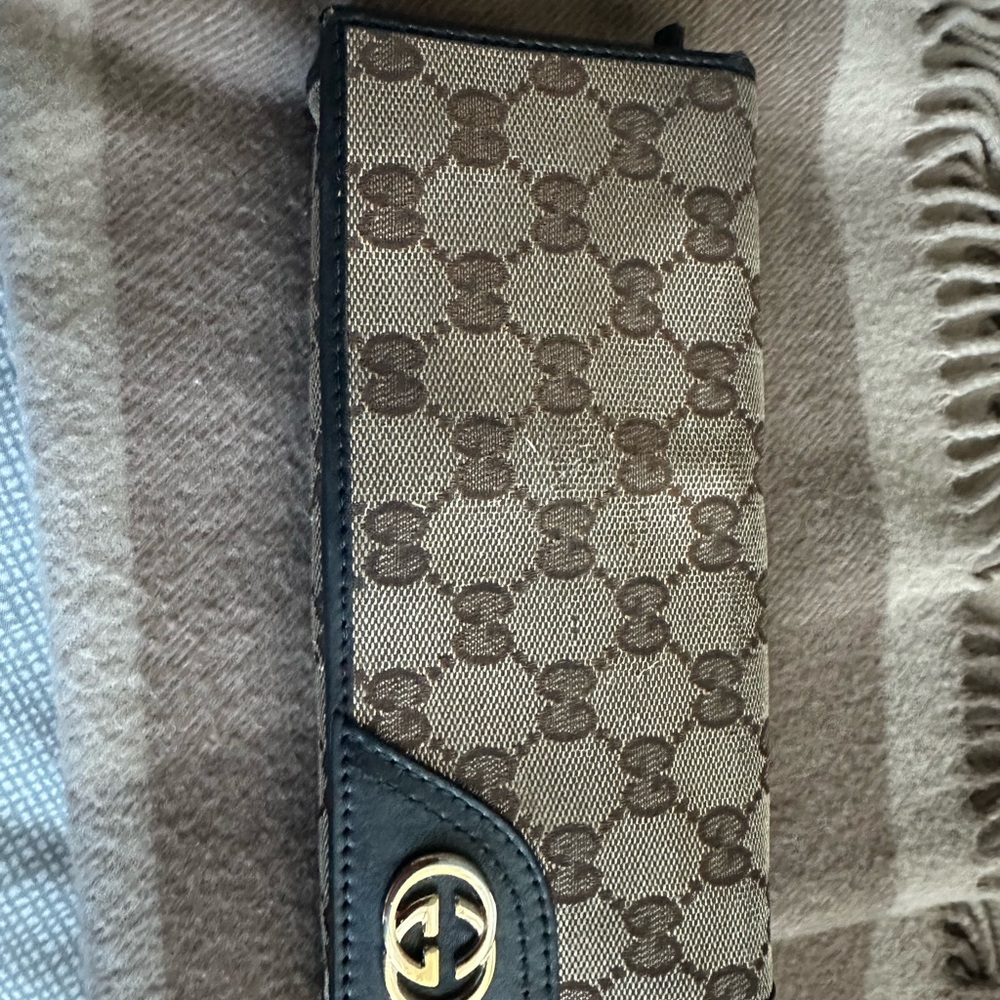 Gucci Black Leather Zip Wallet